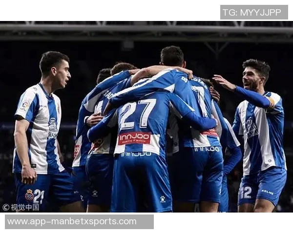 塞尔维亚教练团队深入绿军学习提升球员服务与教练协作效率