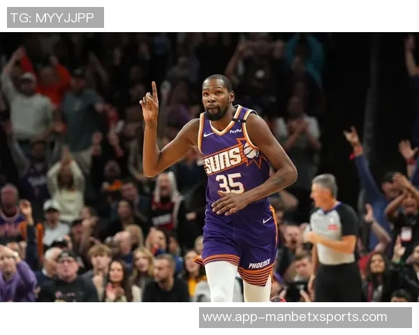 杜兰特半场表现稳定得分10分三分球未能命中展现全能能力 杜兰特半场表现稳定得分10分三分球未能命中展现全能能力