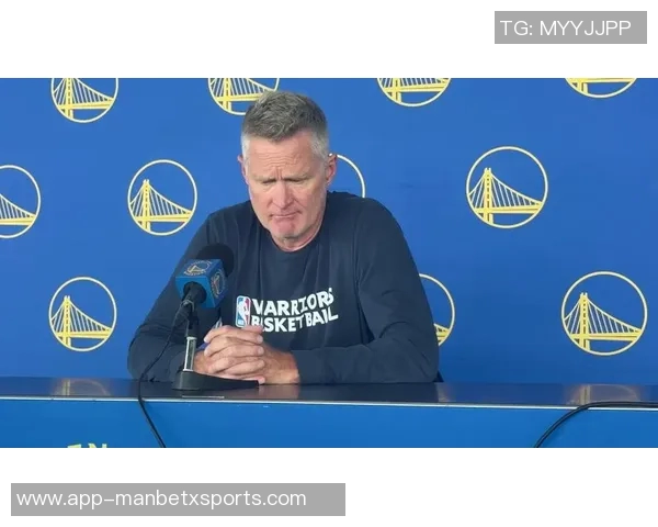 科尔赞霍福德防守智慧精准定位助球队稳固防线