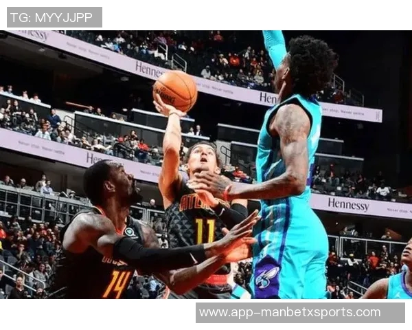 亨特表现出色半场高效6中5砍下12分6板1助1断依旧稳健展现实力 亨特表现出色半场高效6中5砍下12分6板1助1断依旧稳健展现实力