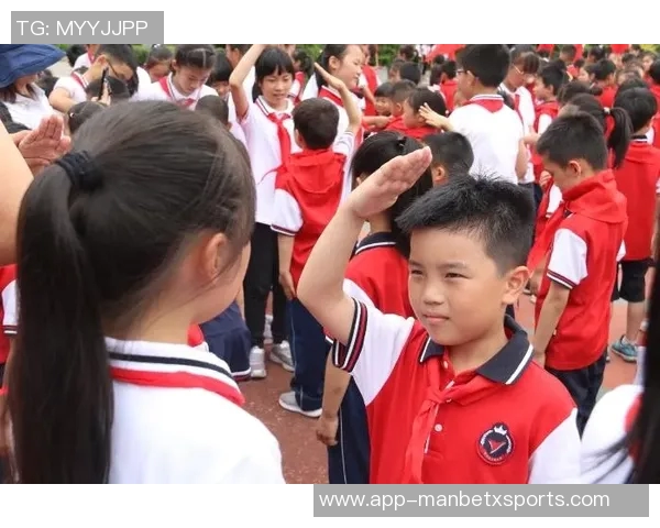 奥特执教首胜喜悦洋溢队员们泼水庆祝难掩激动心情