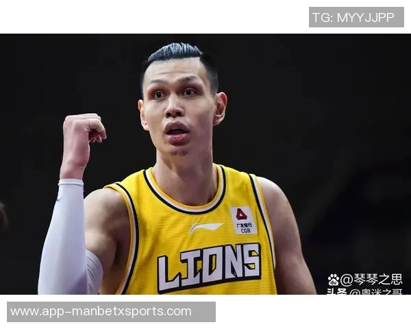 四冠中锋提前备战新赛季展现冠军气质与决心